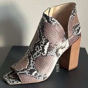 New Vince Camuto Fedrilla Peep Toe Snake Print Embossed Block Heel Bootie